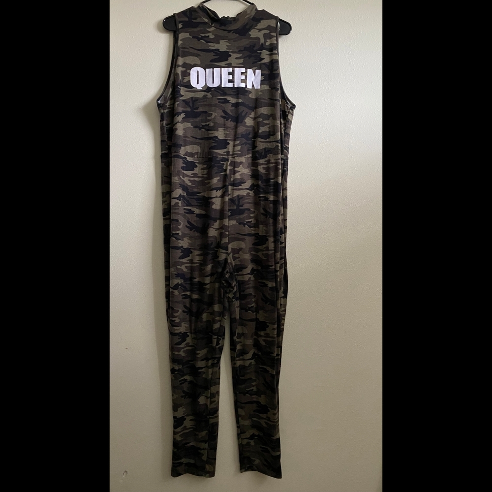 🆕 LISTING!! CAMO PRINT LETTER GRAPHIC MOCK NECK UNITARD - Picture 3 of 6